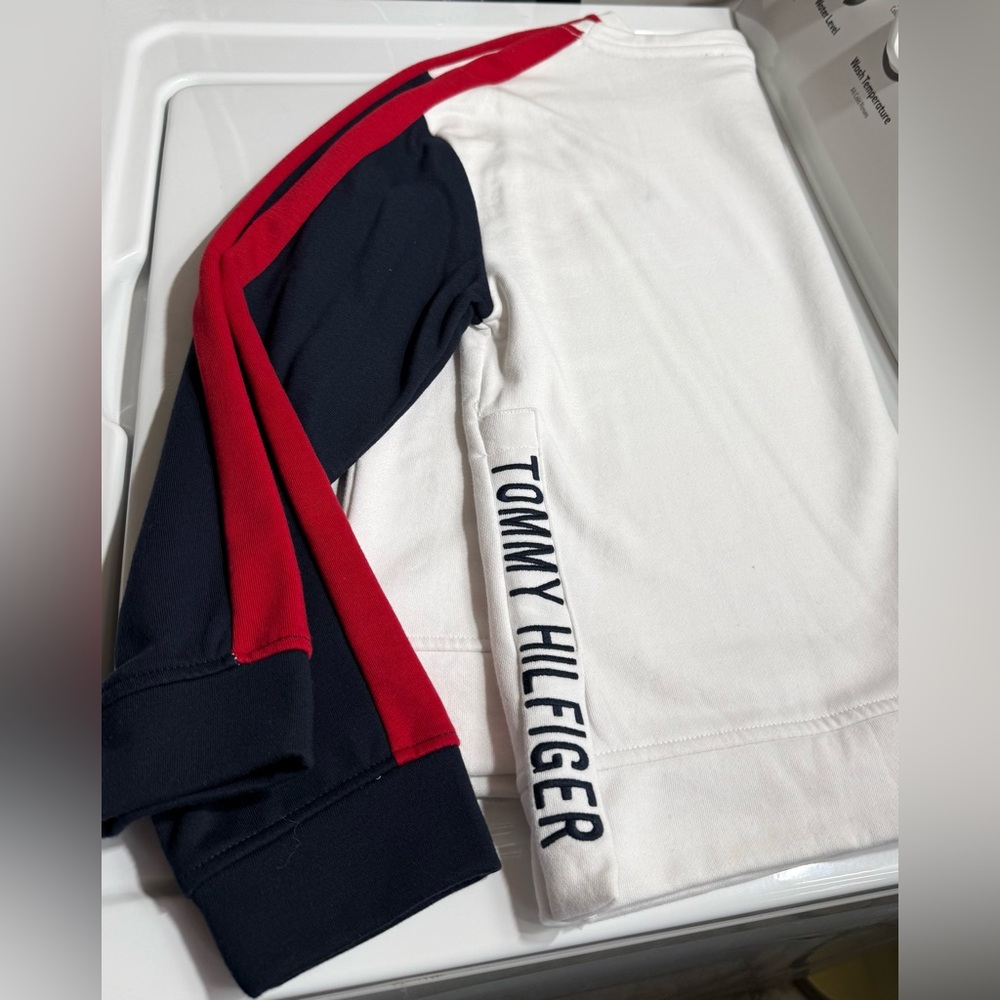 Tommy Hilfiger EUC white boxy long-sleeved sweater with trademark logo